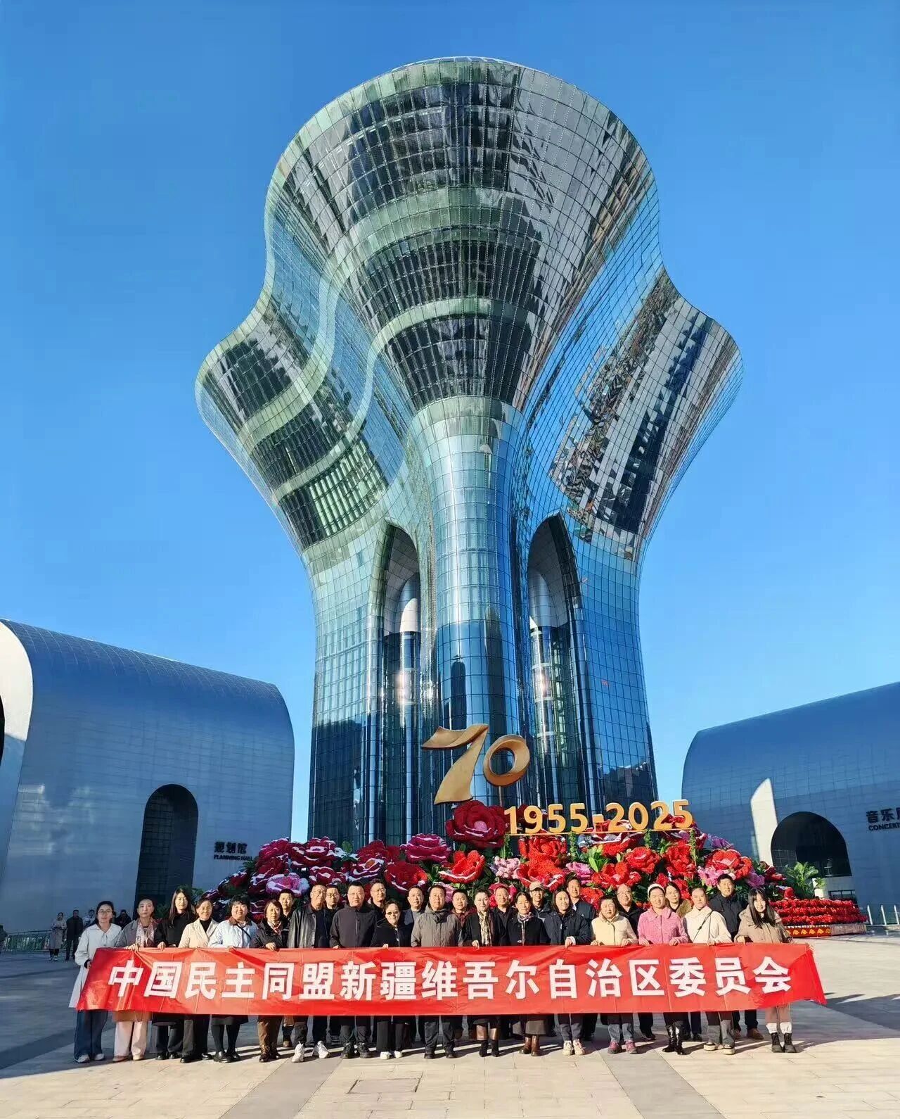 追寻光辉足迹 共绘发展蓝图——民盟新疆区委会组织参观自治区成立70周年主题成就展